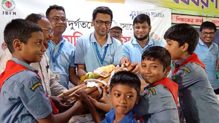 বন্যার্তদের পাশে নাভানা ফার্মা ও জাপান বাংলাদেশ ফ্রেন্ডশিপ হাসপাতাল