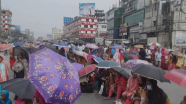 টানা তৃতীয় দিনের মতো চলছে শ্রমিকদের অবরোধ