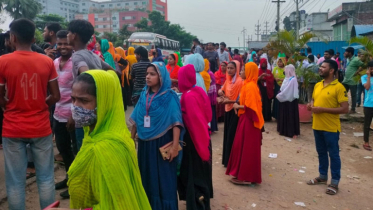 গাজীপুরে শ্রমিকদের বিক্ষোভ : ১২ কারখানায় ছুটি