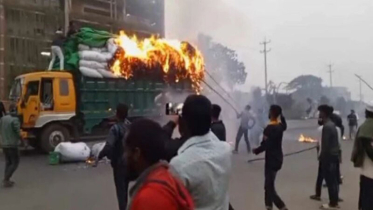 ৫ বাসে আগুন, শতাধিক যানবাহন ভাঙচুর করলেন বেক্সিমকোর শ্রমিকরা