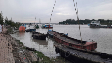 মোংলা বন্দরে অ্যালার্ট-১ জারি : জেটিতে দুই যুদ্ধজাহাজ