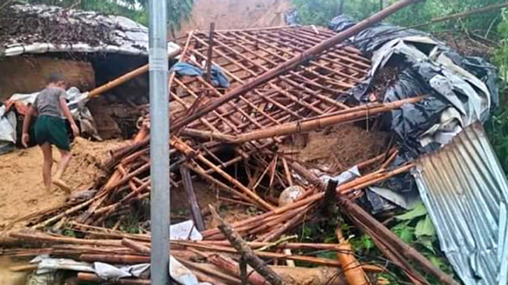 কক্সবাজারে পৃথক পাহাড় ধসে নিহতের সংখ্যা বেড়ে ৬