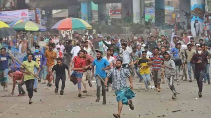 জুরাইনে পুলিশের সঙ্গে ব্যাটারিচালিত রিকশাচালকদের সংঘর্ষ