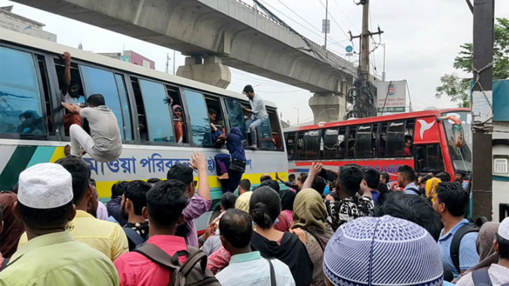 বাস টার্মিনালে ঘরমুখো মানুষের উপচেপড়া ভিড়