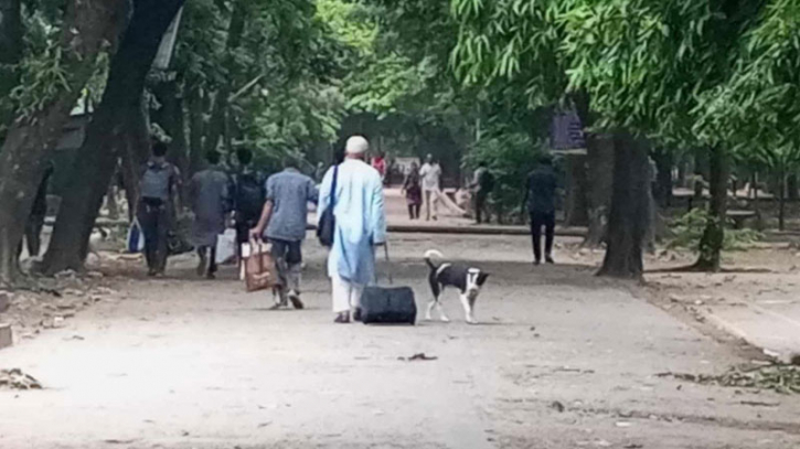 আতঙ্কে হল ছাড়ছেন ঢাকা বিশ্ববিদ্যালয়ের শিক্ষার্থীরা