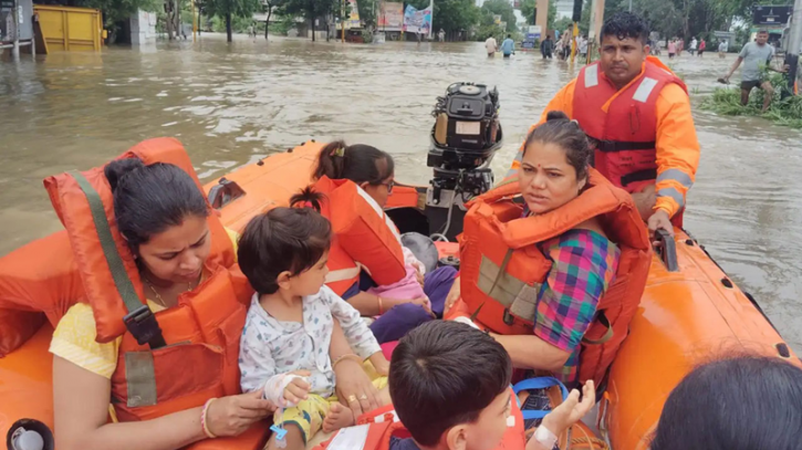 গুজরাটে ভয়াবহ বন্যায় ২৮ জনের প্রাণহানি