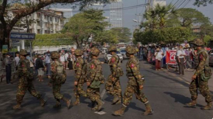 রোহিঙ্গাদের মংডু শহর ছাড়ার নির্দেশ আরাকান আর্মির