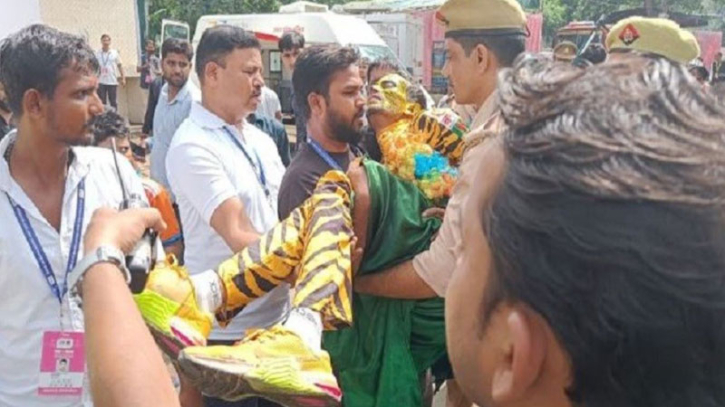 মার খাননি ‘টাইগা্র রবি’ : অসুস্থ হয়ে পড়ে গিয়েছিলেন