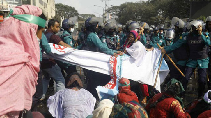 শাহবাগে শিক্ষক নিয়োগপ্রত্যাশীদের আন্দোলন থেকে ১৪ জন আটক