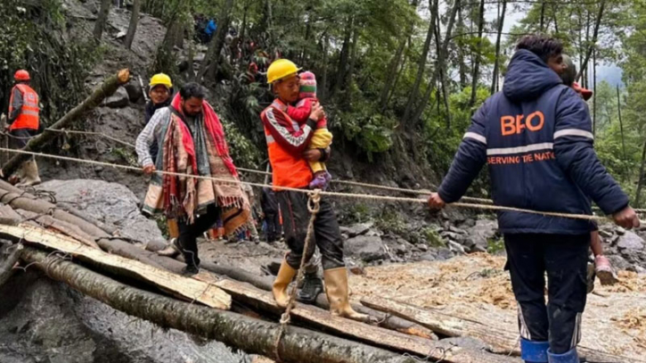 সিকিমে বন্যা ও ভূমিধসে ৬ জনের মৃত্যু, আটকা ১৫০০ পর্যটক